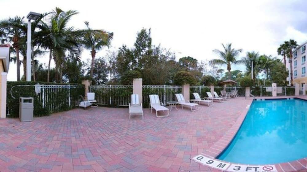 Comfort Inn & Suites Jupiter I-95 Bagian luar foto