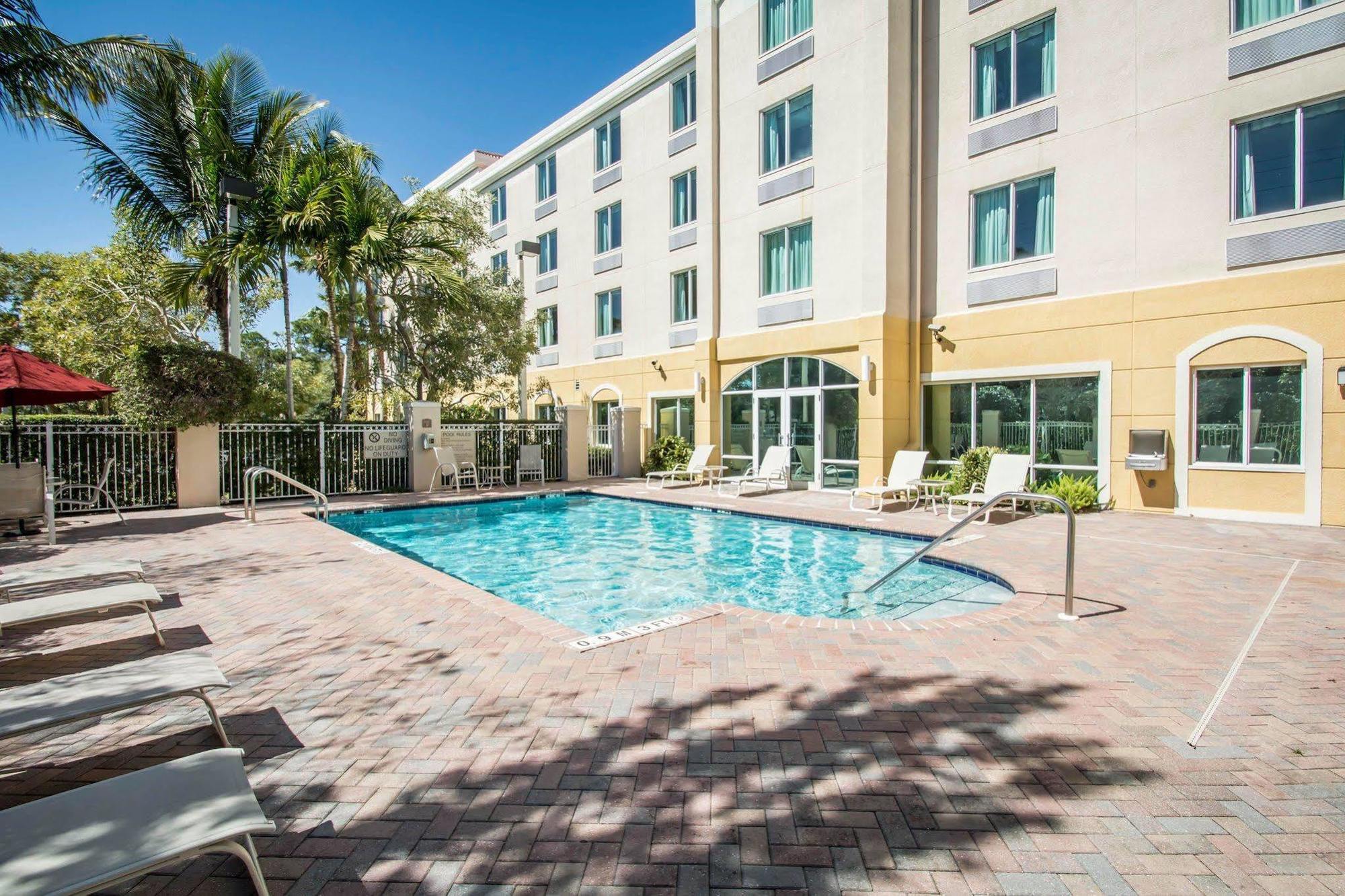 Comfort Inn & Suites Jupiter I-95 Bagian luar foto