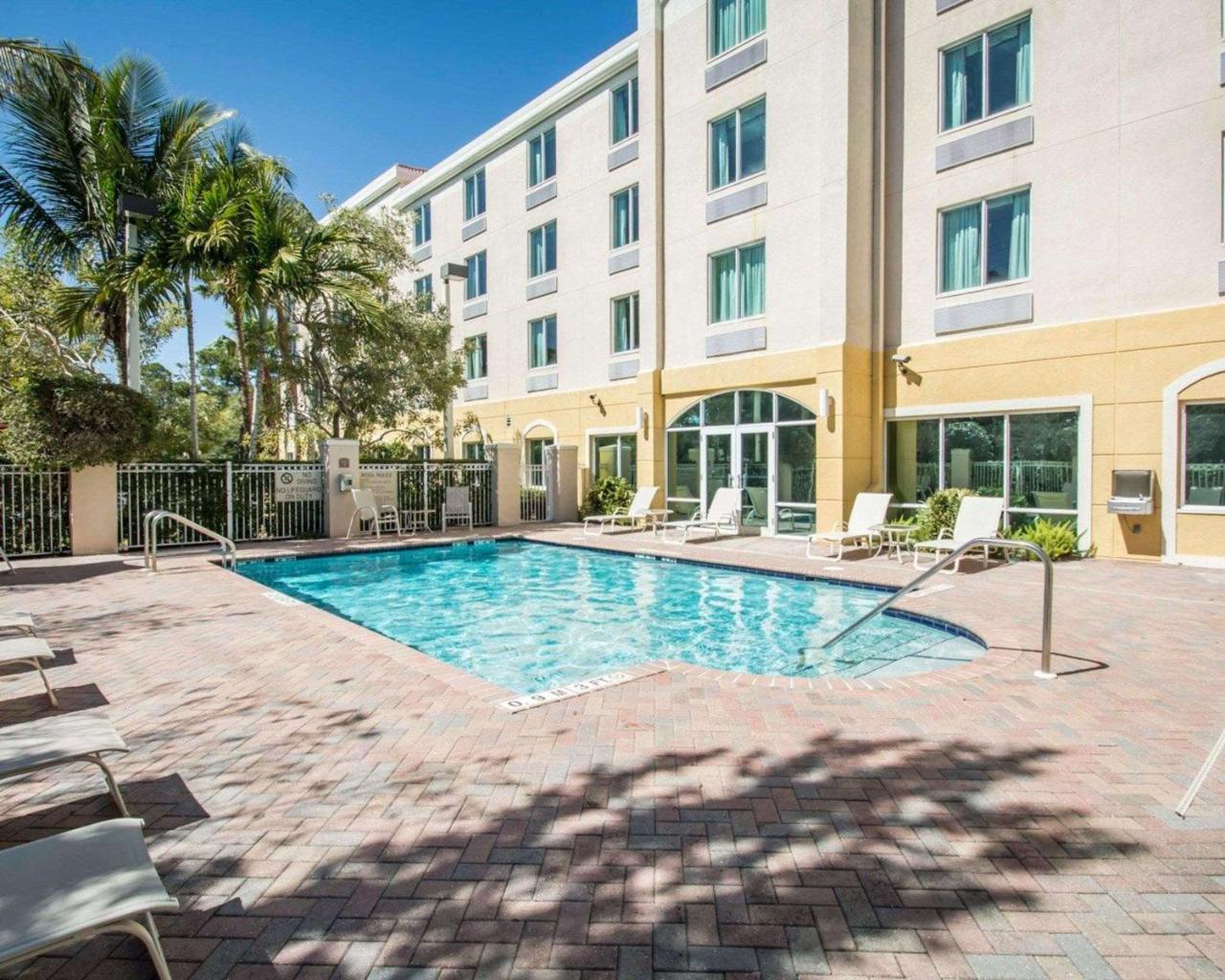 Comfort Inn & Suites Jupiter I-95 Bagian luar foto